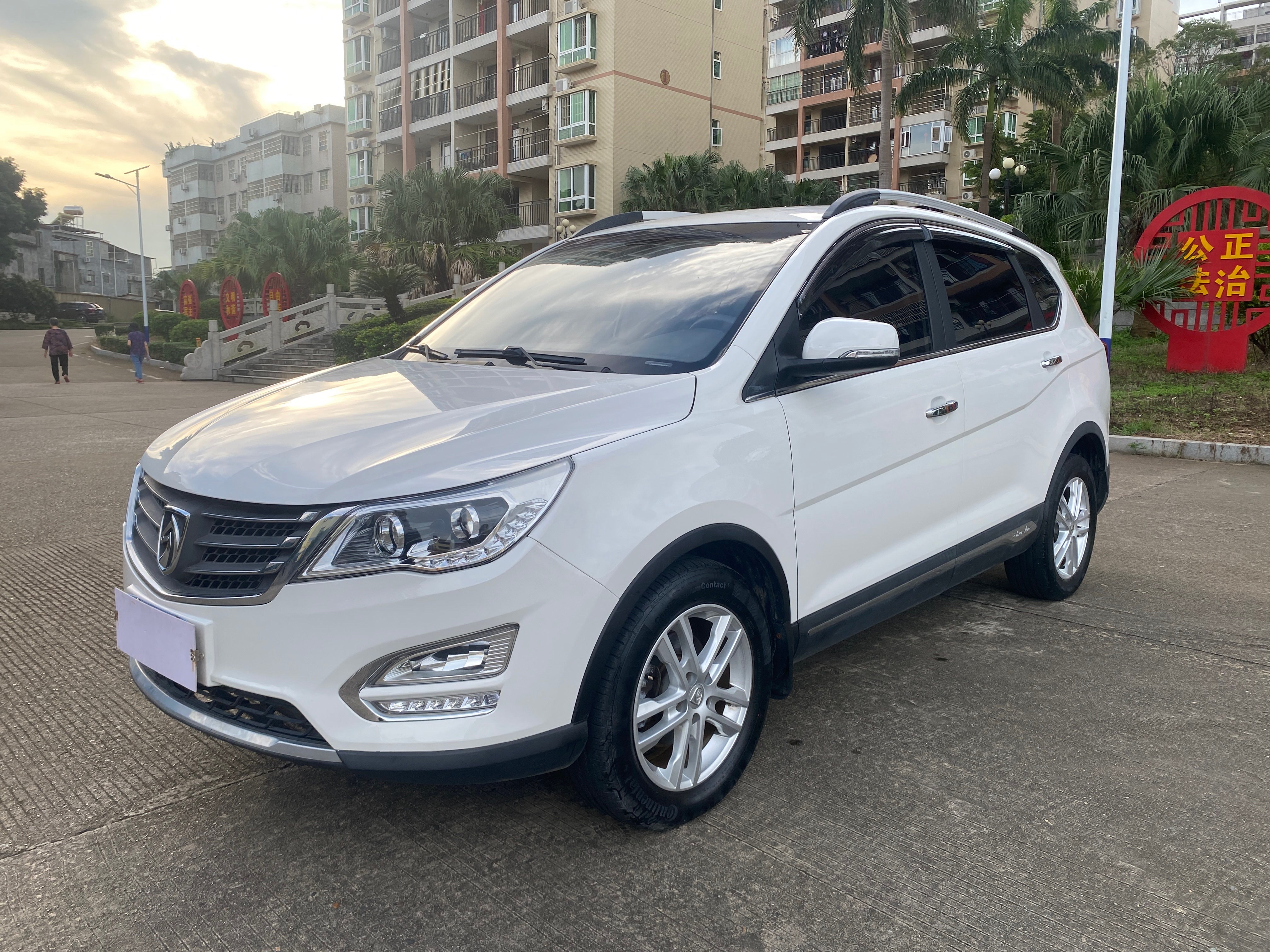 6万公里,强保到25年1月底;空间宽敞,后排座椅可以放平,增加载货空间或