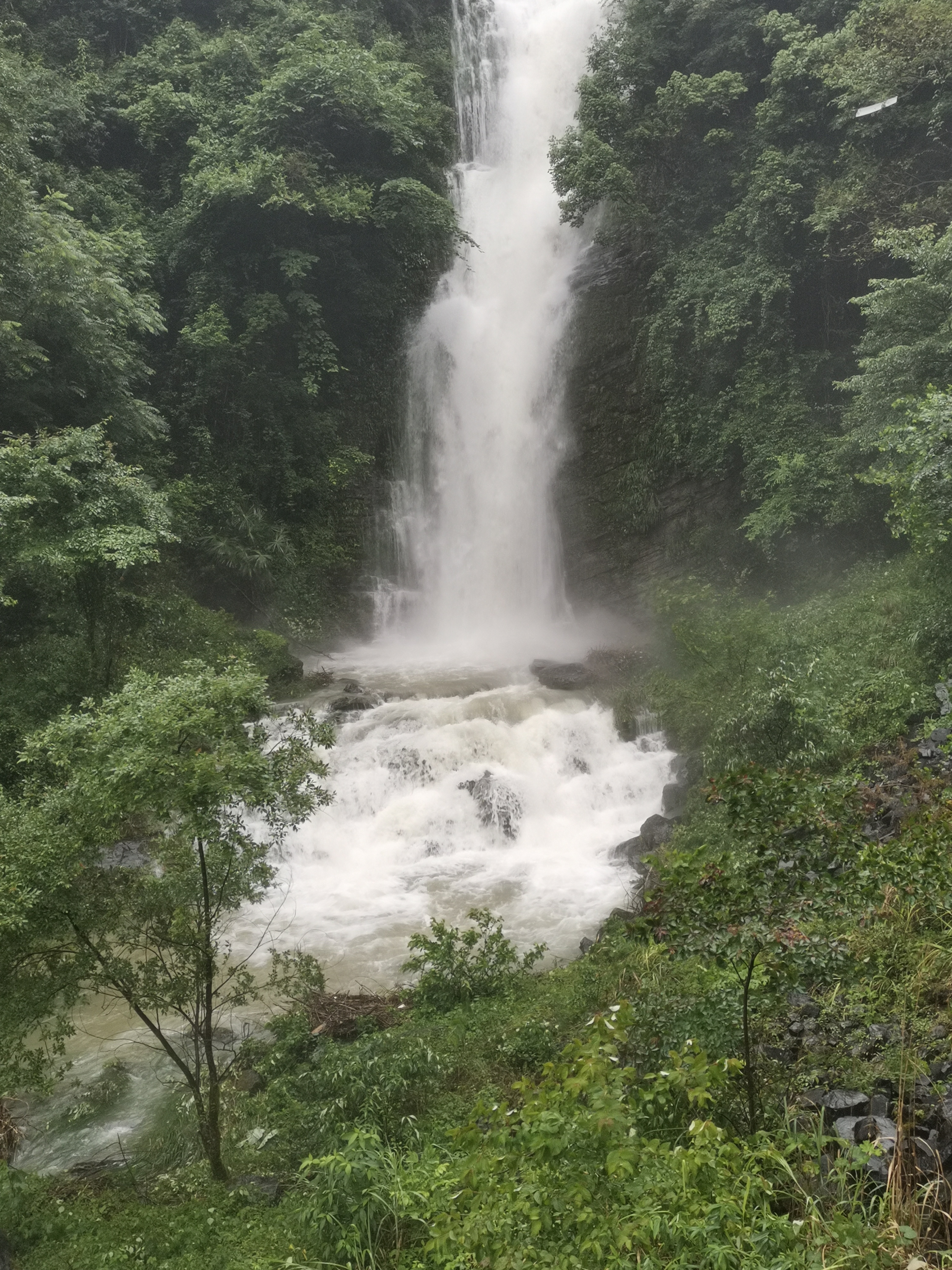 青城山响水洞图片