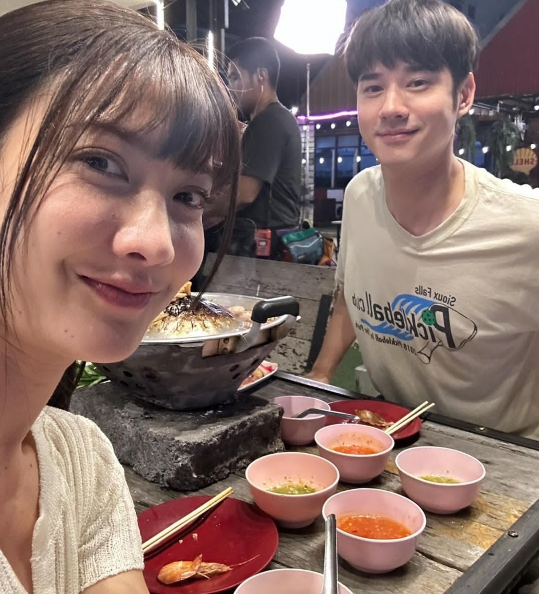泰国男星马里奥毛瑞尔近日和女星道妹的合影 他看起来还是那么的温柔