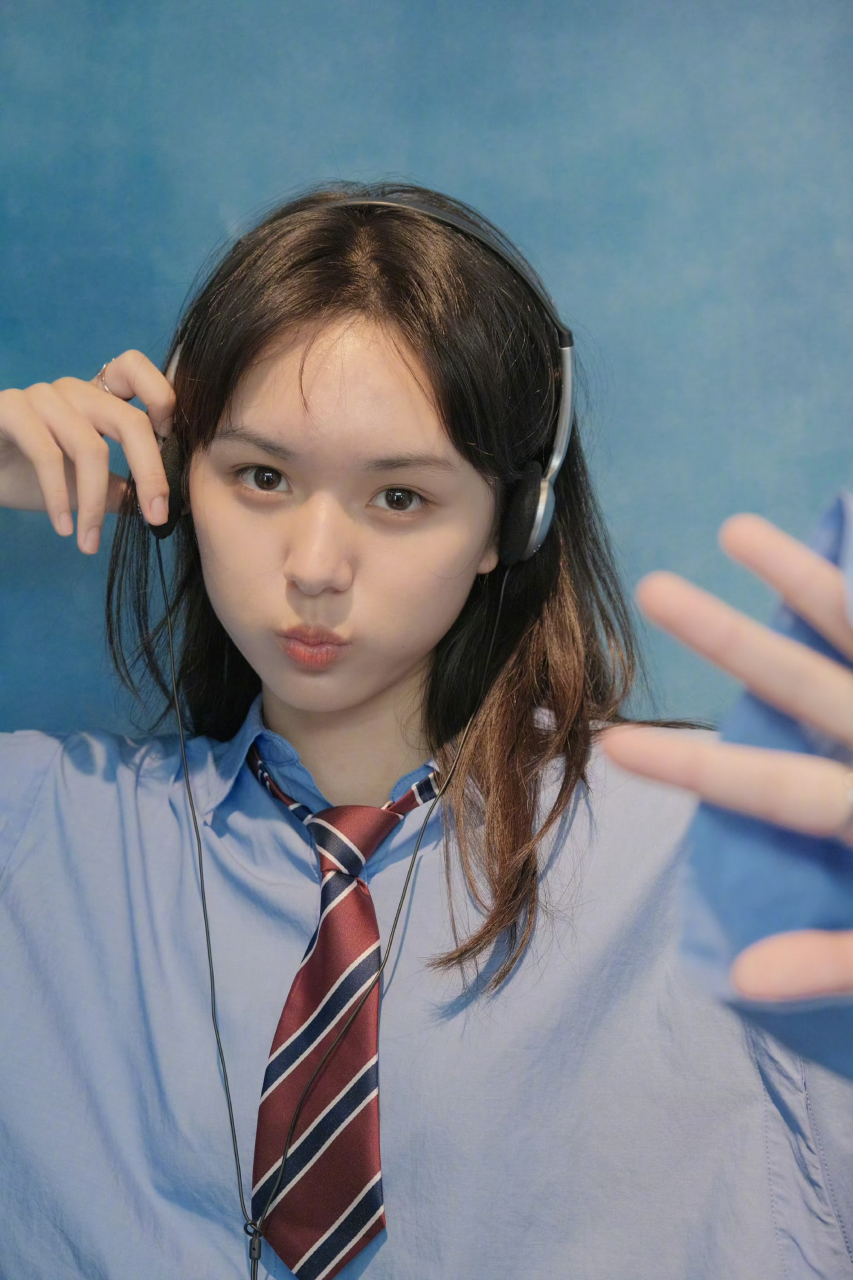 知否中饰演小明兰的刘楚恬长大了,在《难哄》中饰演了桑稚,褪去婴儿肥