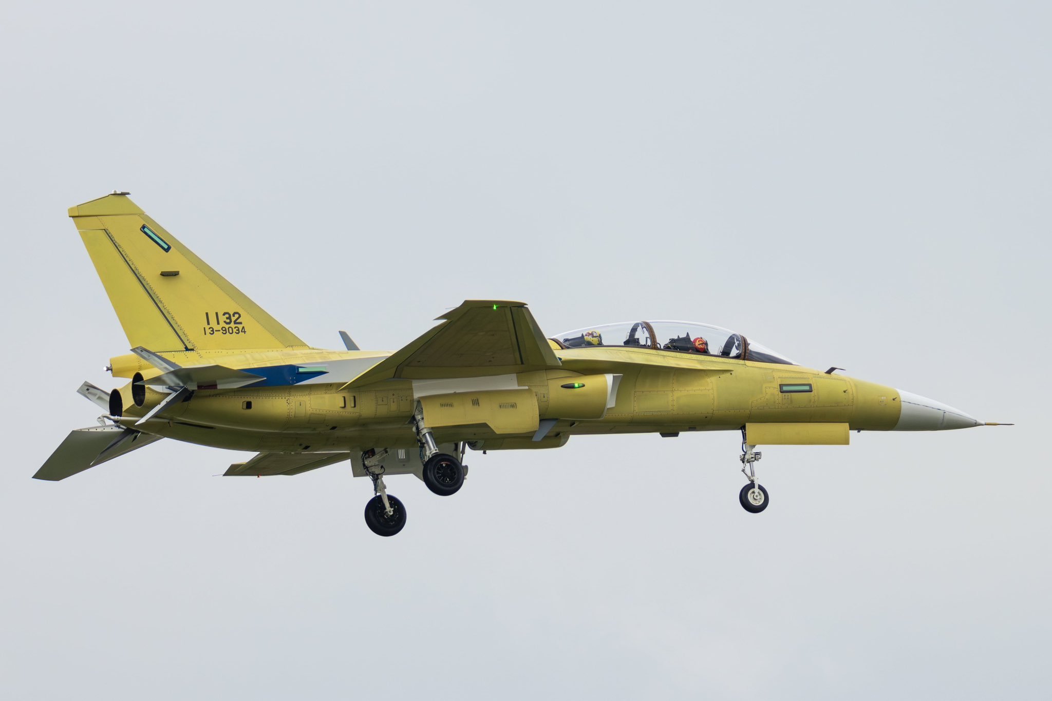 中国新型教练机开始量产