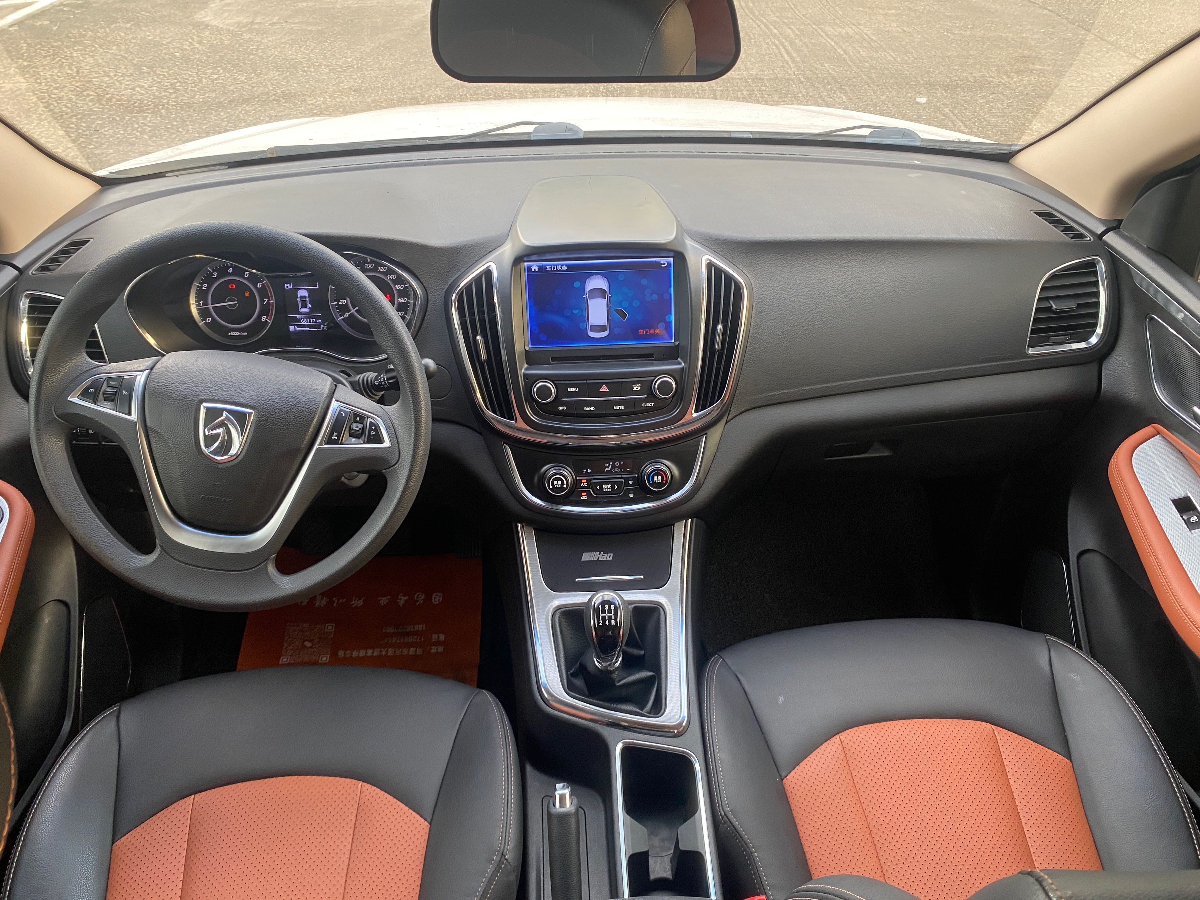 6万公里,强保到25年1月底;空间宽敞,后排座椅可以放平,增加载货空间或