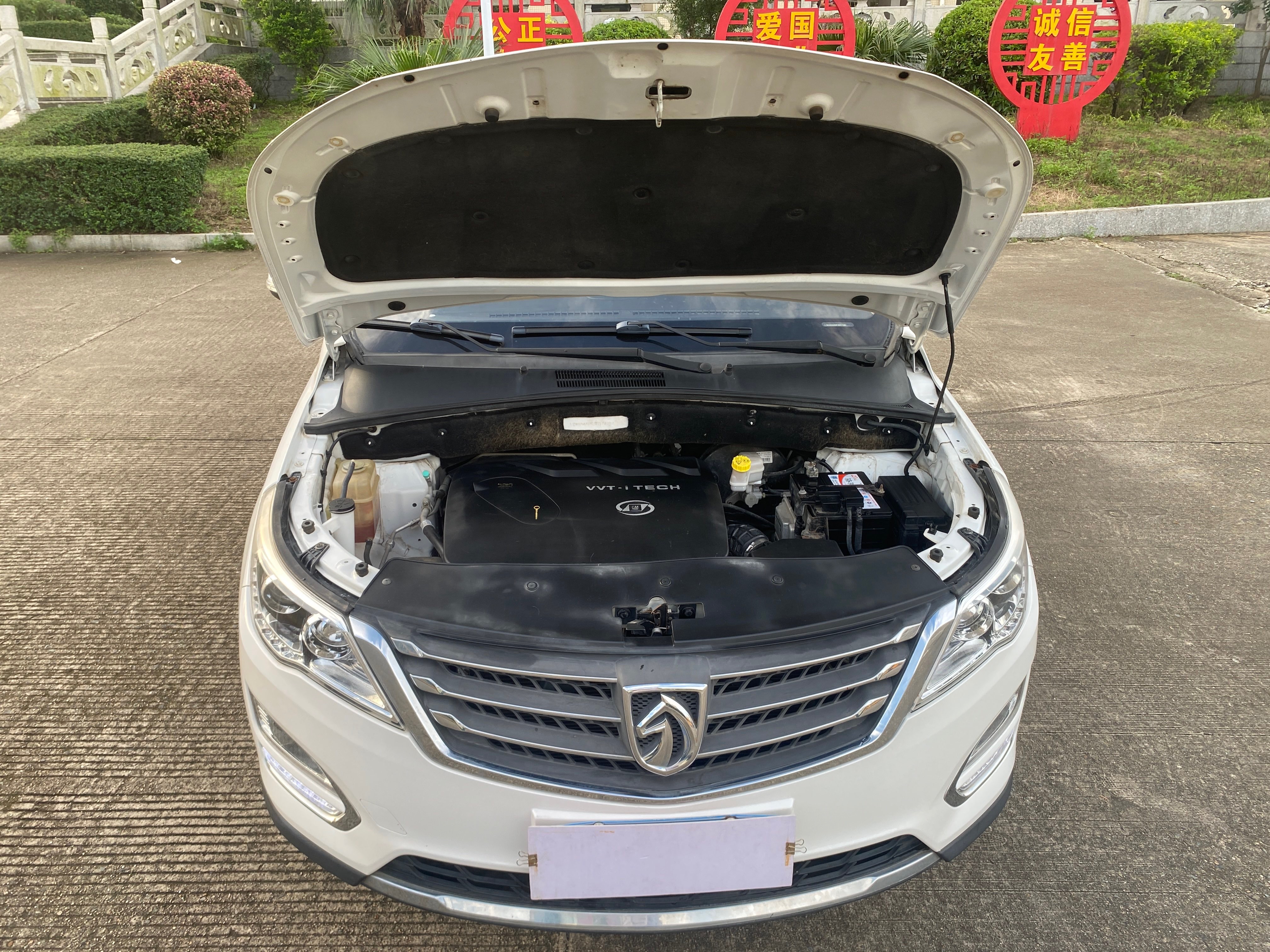 6万公里,强保到25年1月底;空间宽敞,后排座椅可以放平,增加载货空间或