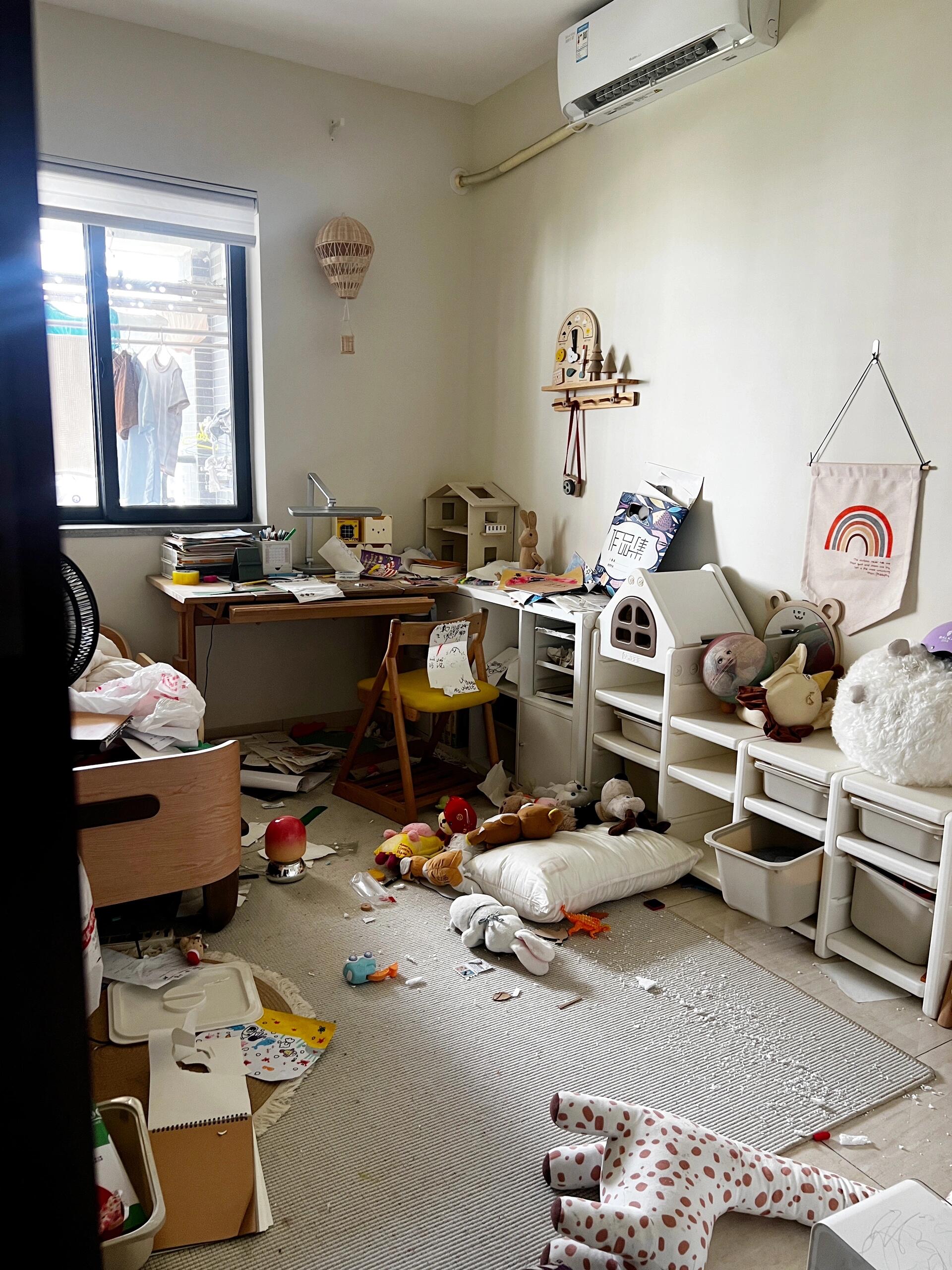带娃来借住一周后,把我儿童房拆了 老公表弟带俩娃来长隆玩借住在我家