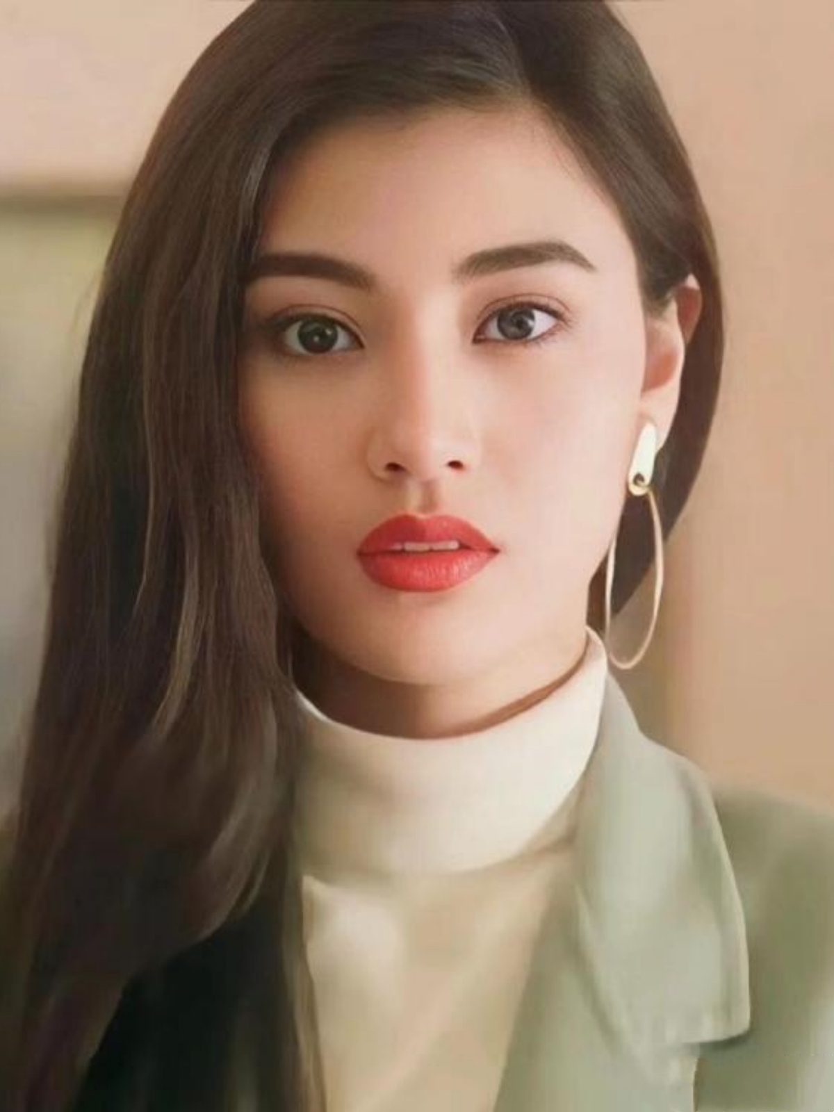 2008年,李嘉欣与许晋亨成婚,许曾涉绯闻且与何超琼有婚史,但两人恩爱