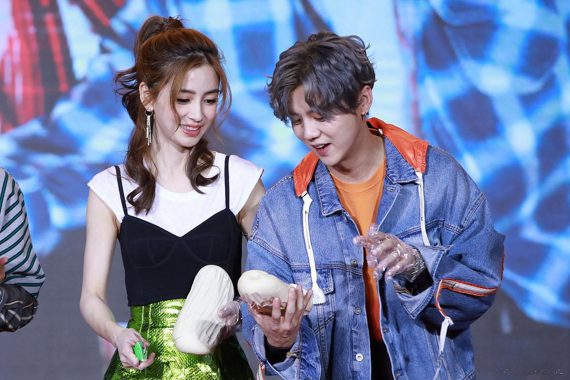 鹿晗和杨颖的三次同框生图,两个人的造型,都很百变