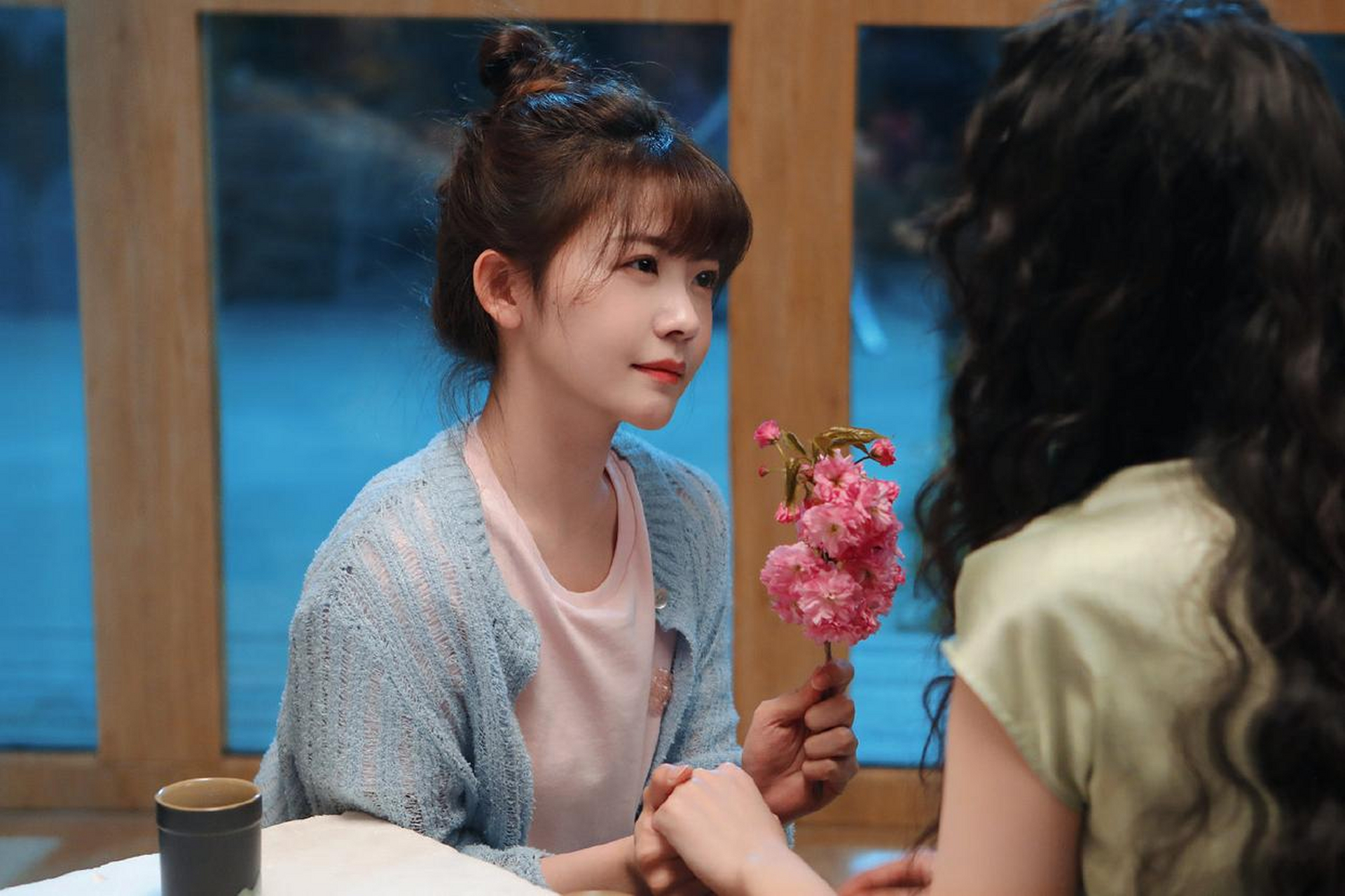 赖美云丸子头女孩好可爱,既俏皮又可爱