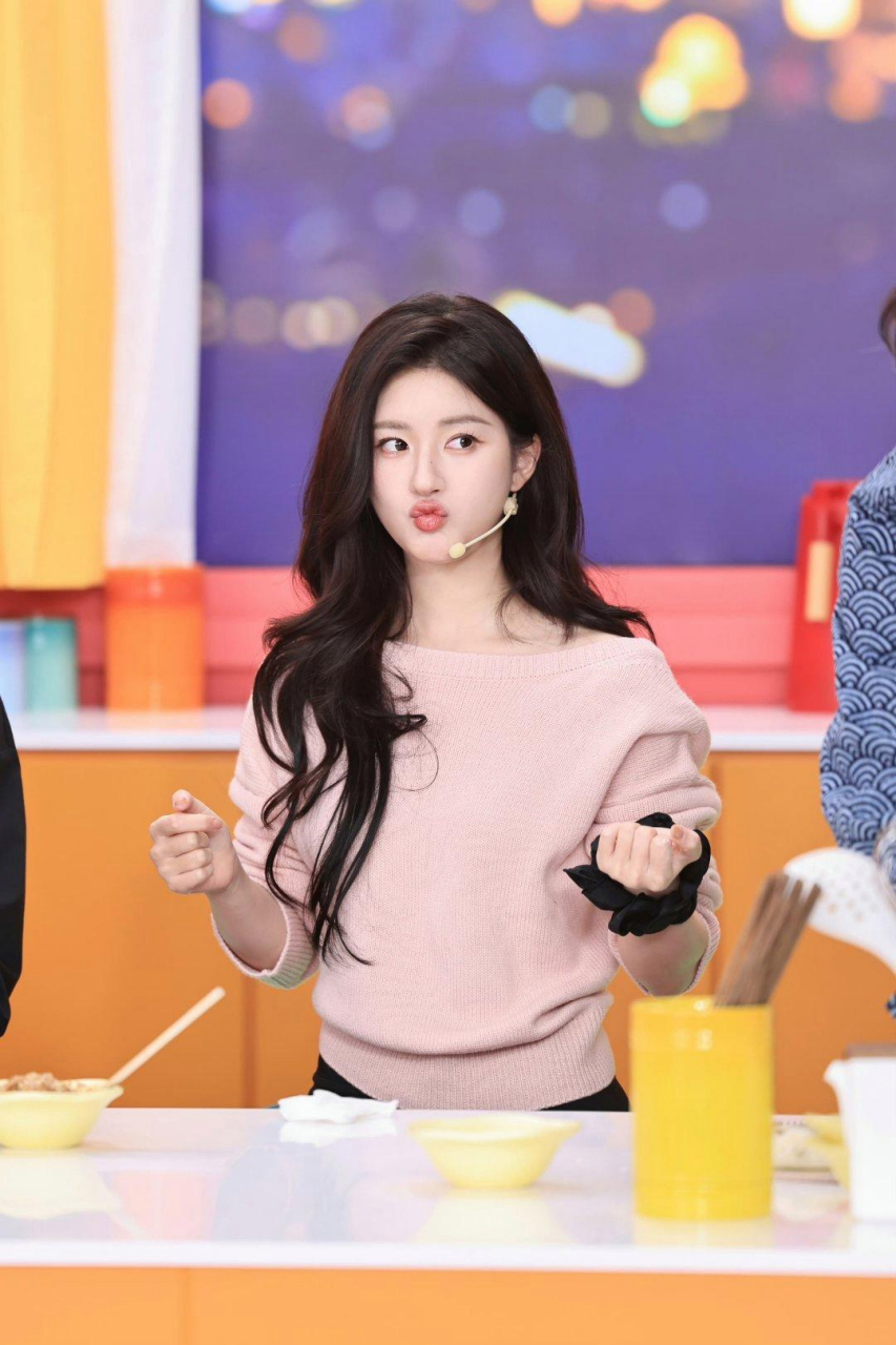 赵露思甜美少女,嘟嘟嘴好可爱!