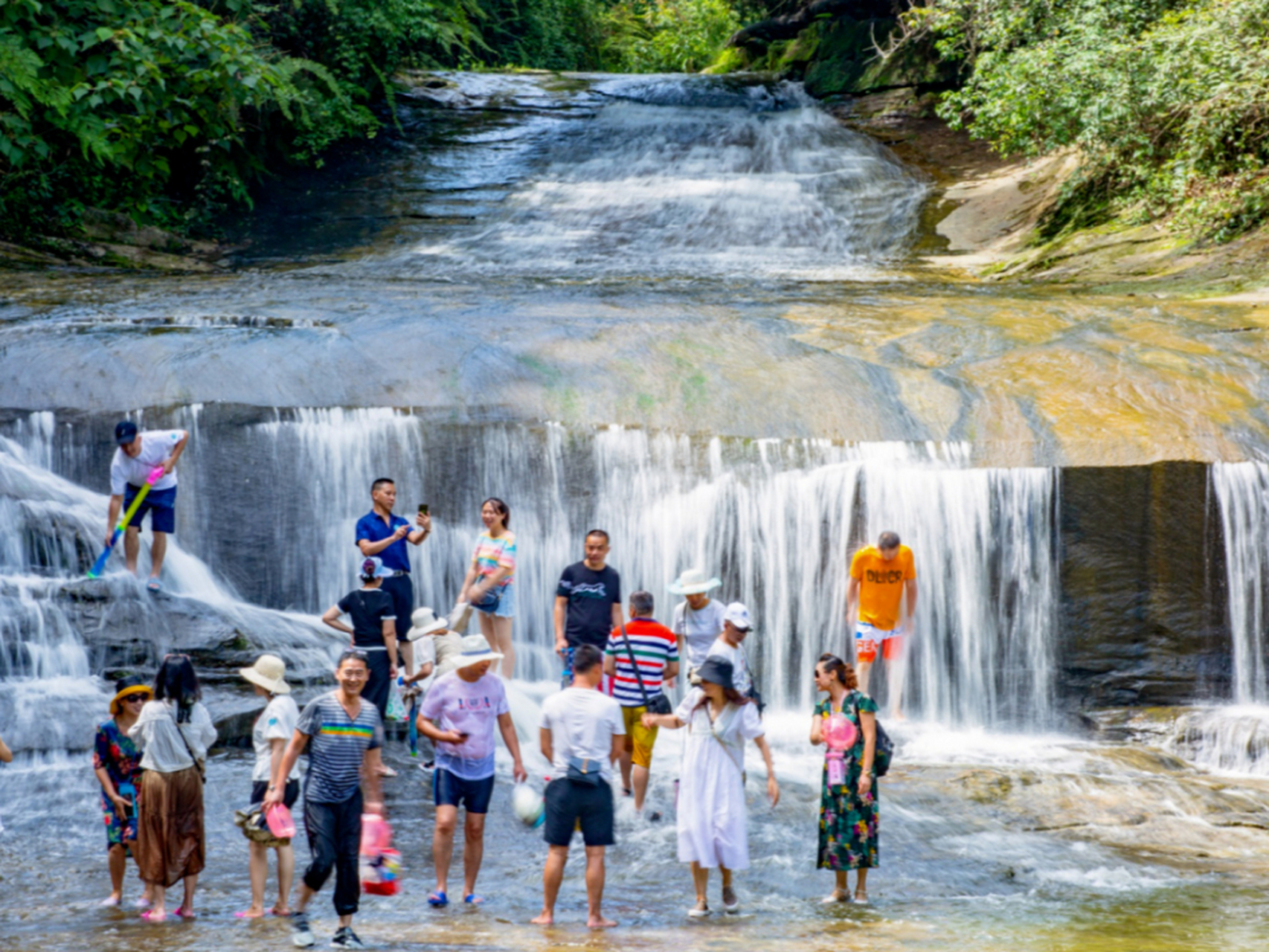 目的地心动指南#内江石板河:因其主河床由整块天然岩石构成而著称.