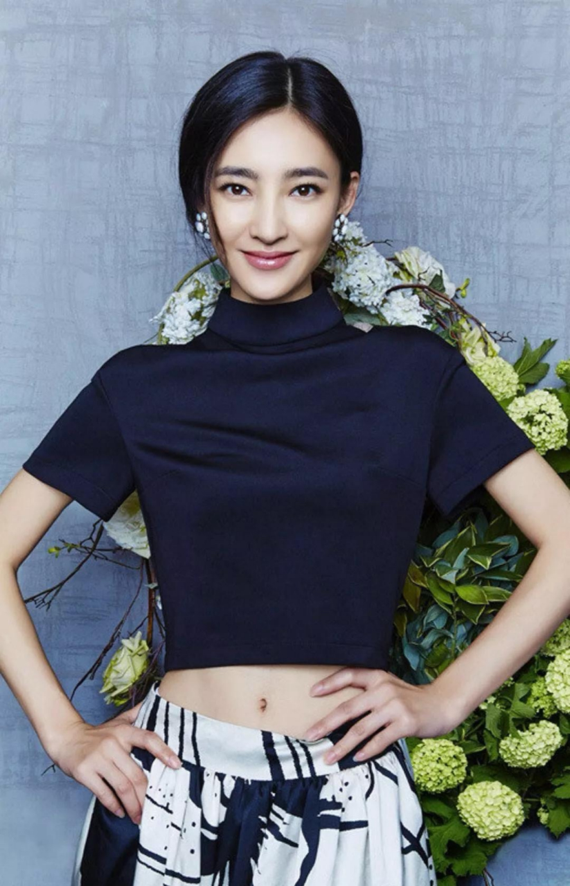 王丽坤,1985年3月22日出生于内蒙古自治区赤峰市翁牛特旗,中国内地