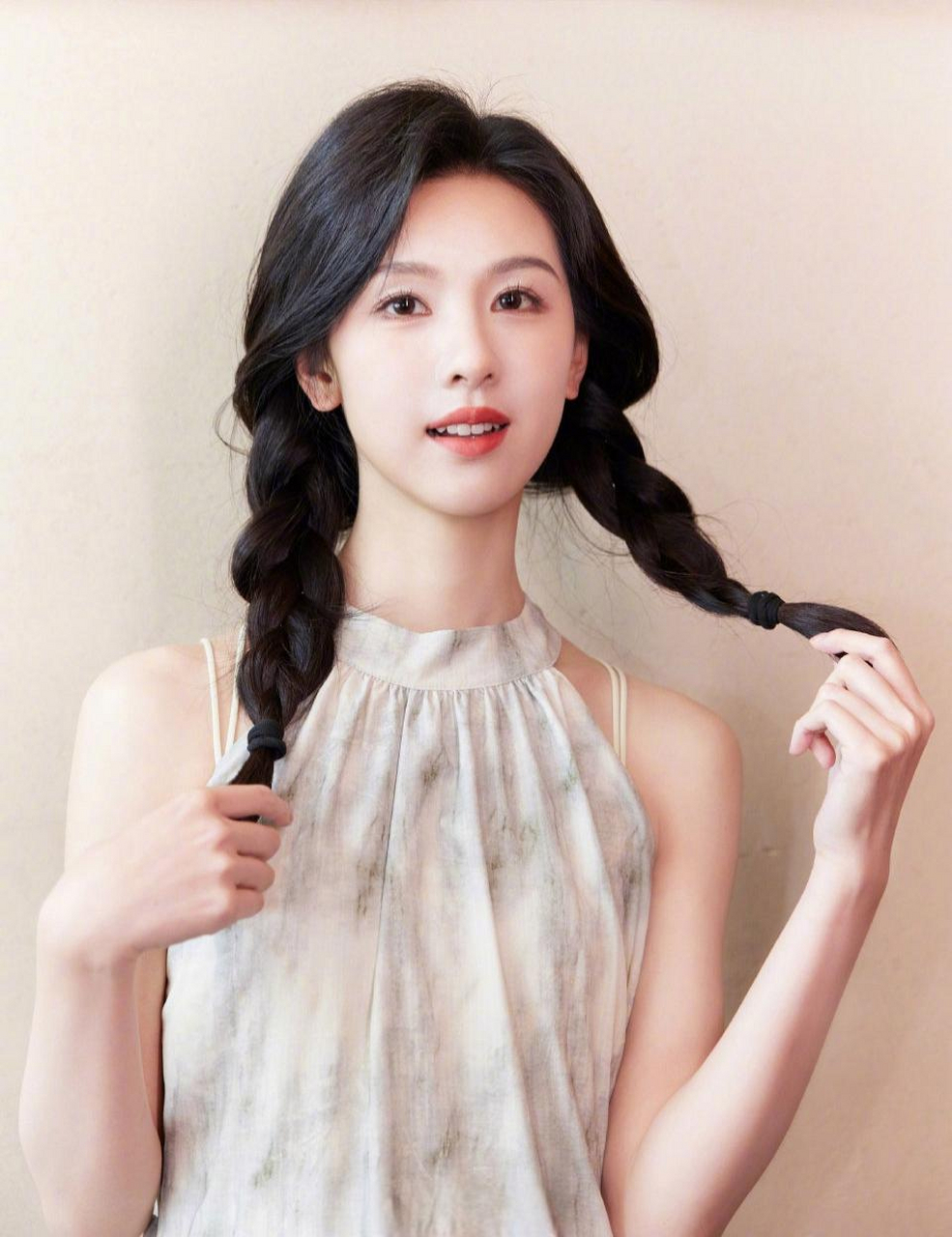 陈都灵双马尾造型,甜美灵动