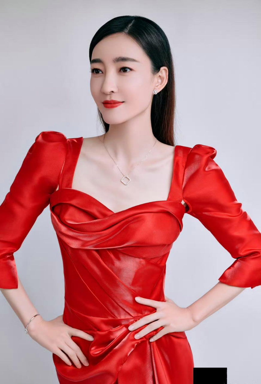 王丽坤新年红装,太美了