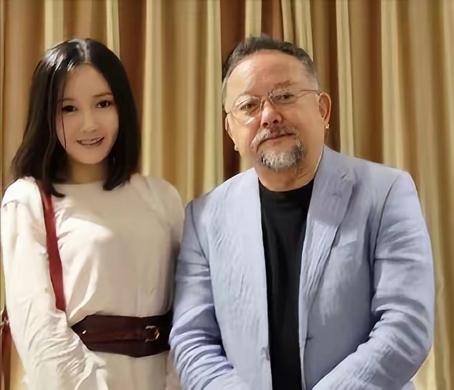 新婚之夜,王刚对郑艳东说:我一把年纪了,有心无力,咱们丁克吧!