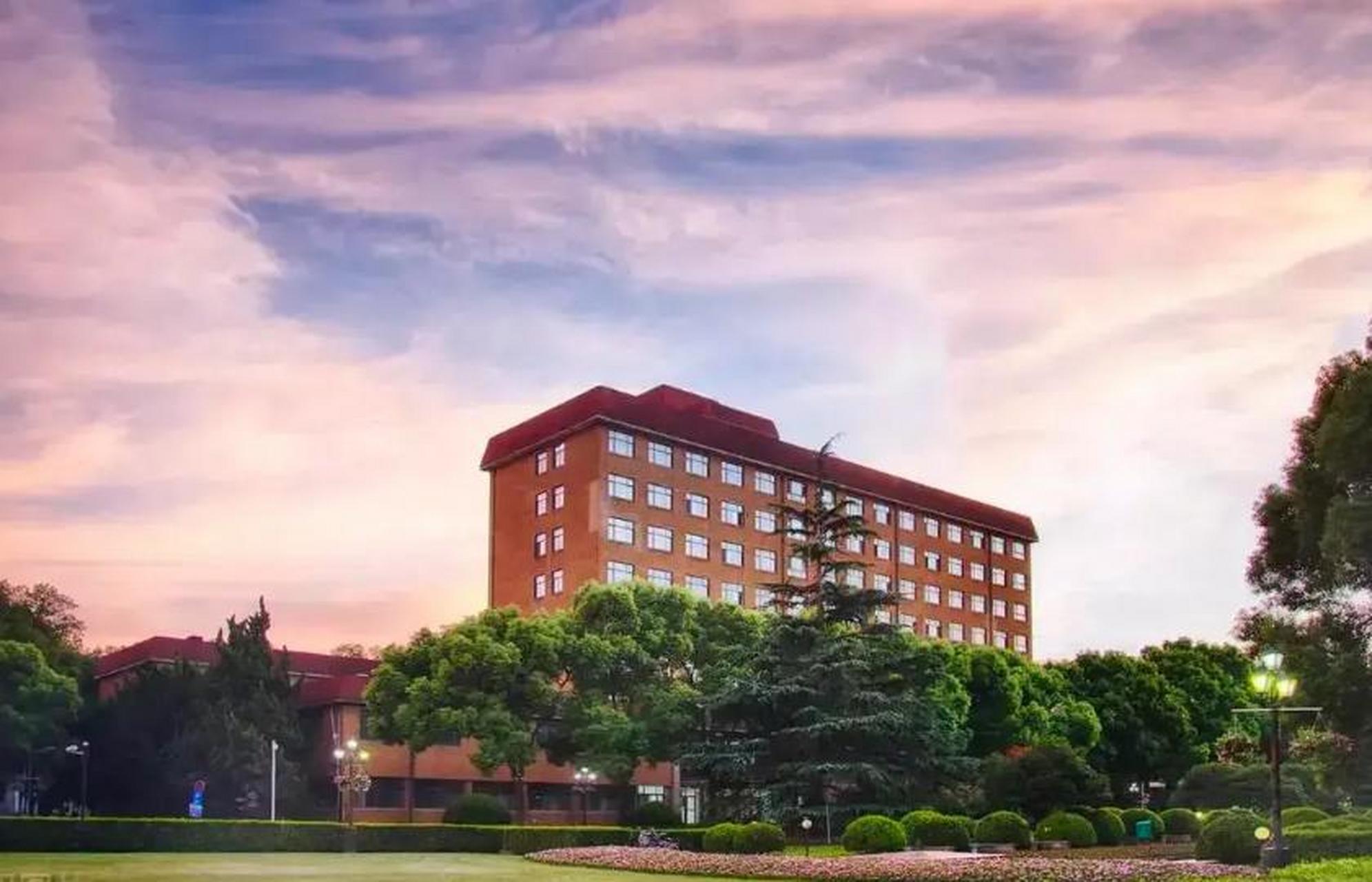 中央财经大学是211吗(中央财经大学是211吗还是一本)