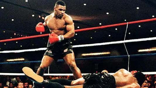 56岁泰森重回拳台,一拳ko对手!谁还敢说拳王老了?