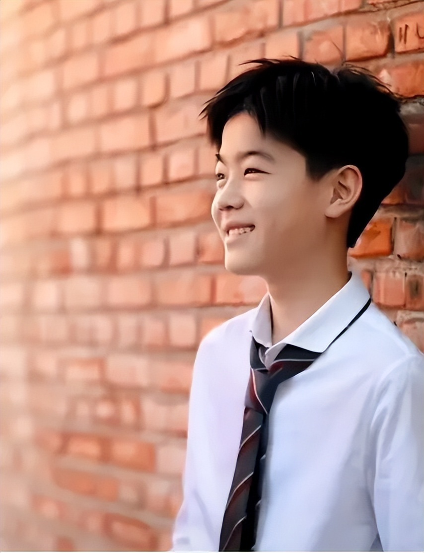 "小范闲"韩昊霖长大了,越来越像张若昀,14岁身高170太帅啦!