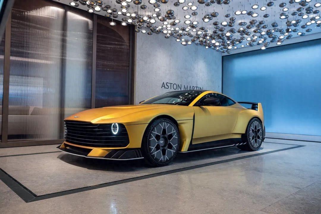 v12双涡轮配6速手动,阿斯顿马丁valiant