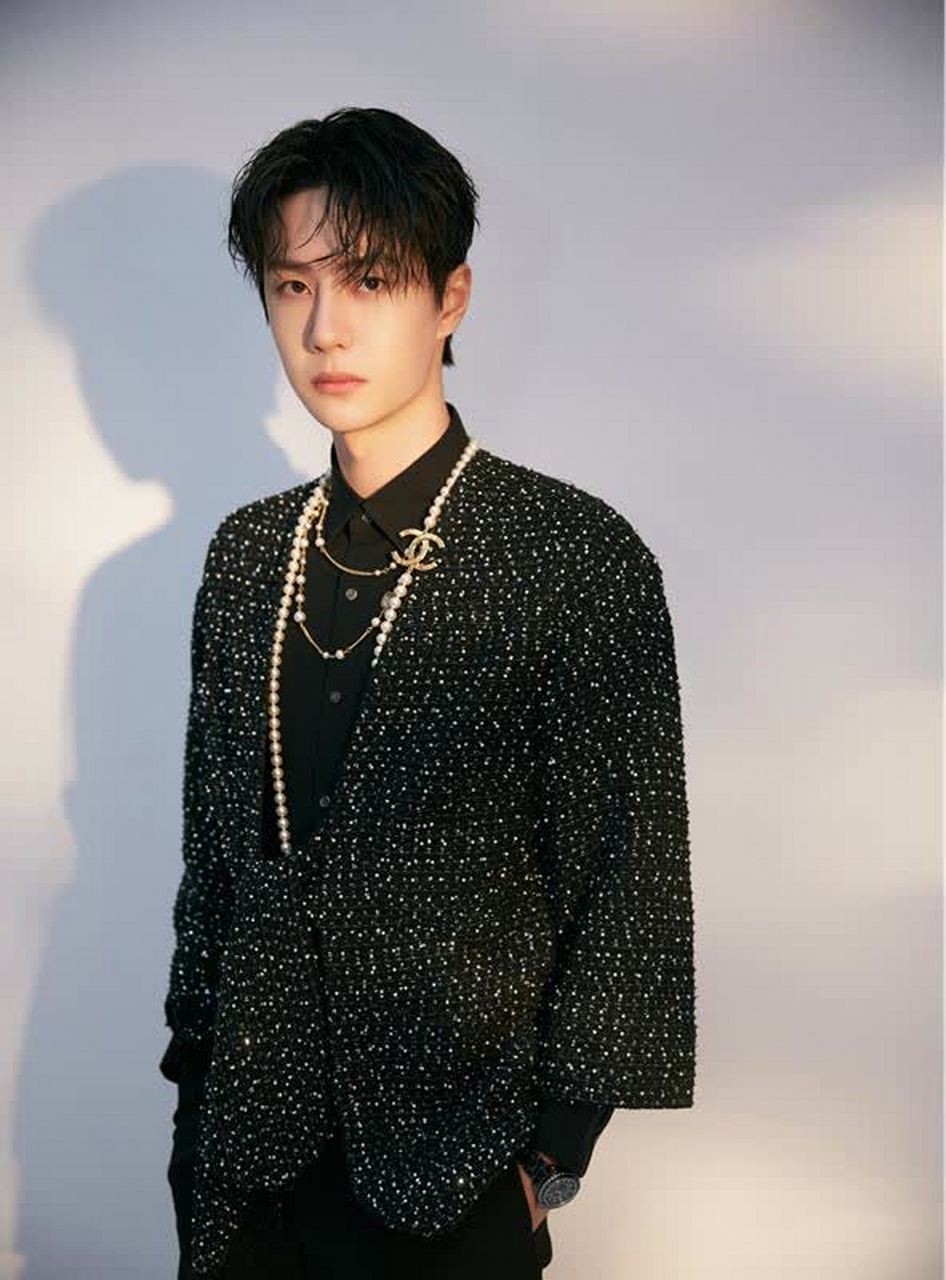 王一博简直就是男士"人间香奈儿"!