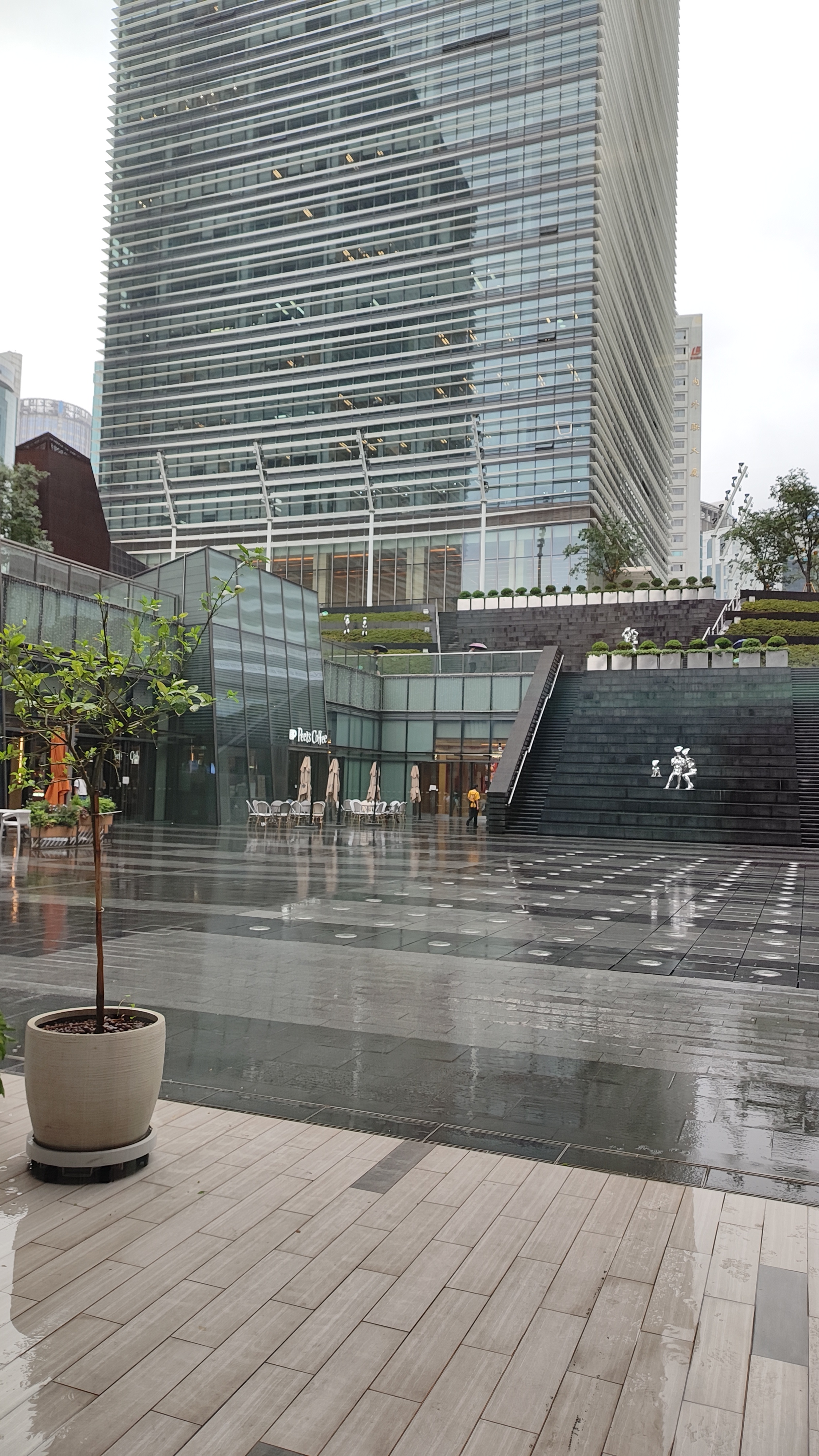 导致这种现上海八佰伴购物商场