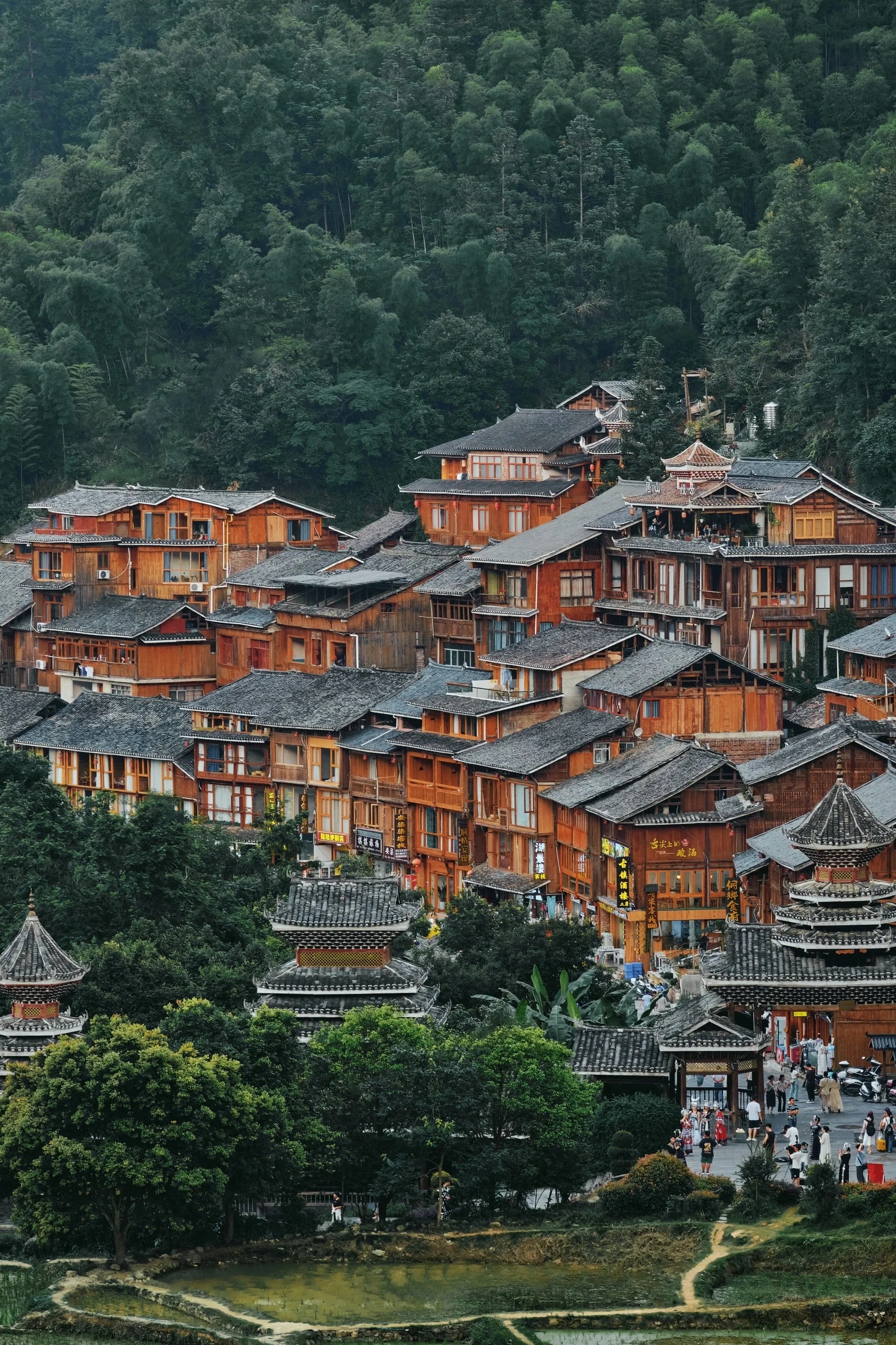 位于贵州的肇兴侗寨,便是这样一个被《国家地理》评为时光边缘的村落