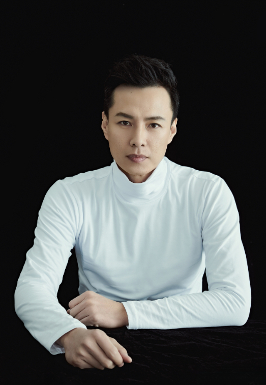 他走进了中央戏剧学院的大门,这代表着无数渴望艺术