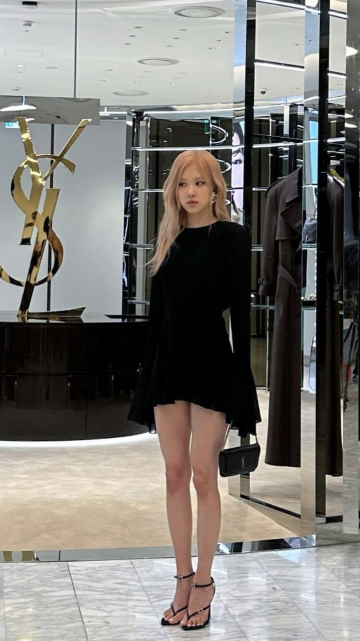 rose朴彩英美腿精选组图,窈窕身材婀娜多姿,美腿纤细独特妆容吸睛