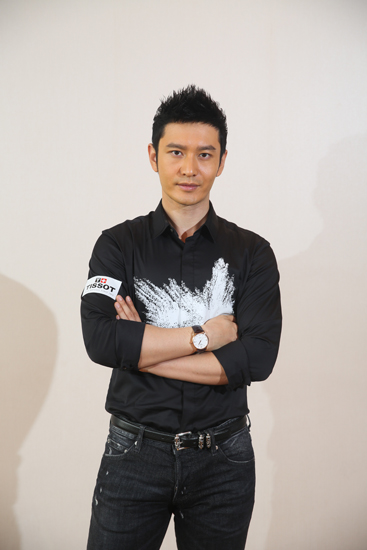 黄晓明,这位我们熟知的演员,早在12年前就做出了一个大胆的决定