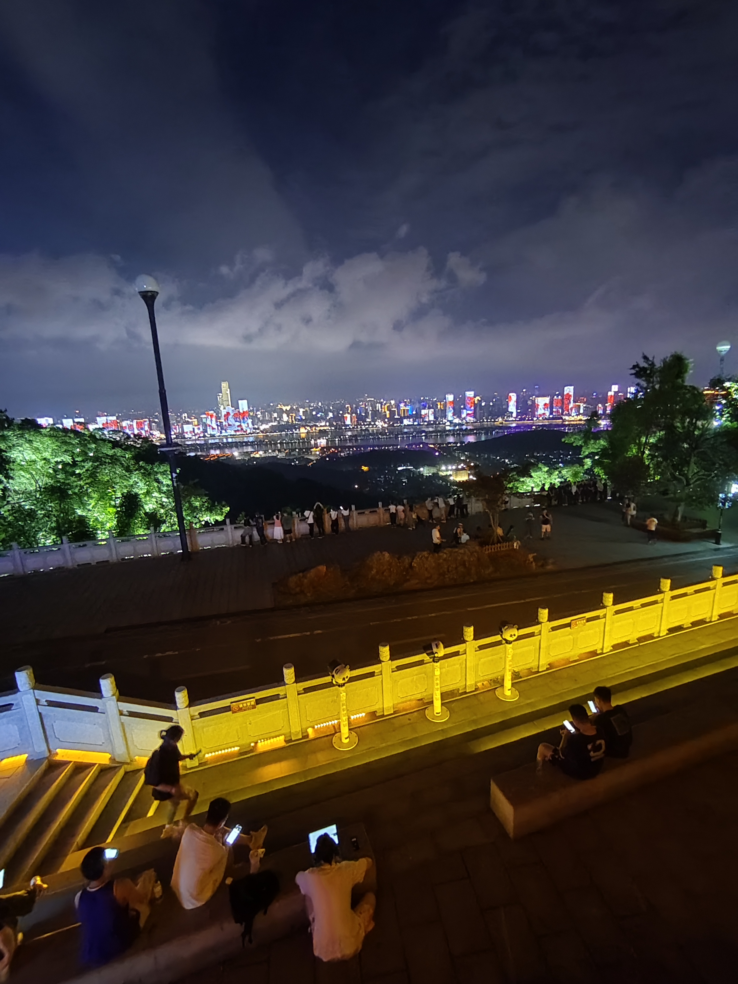 如果一个家庭掩盖,忽视,回避问题,他就是不健康的