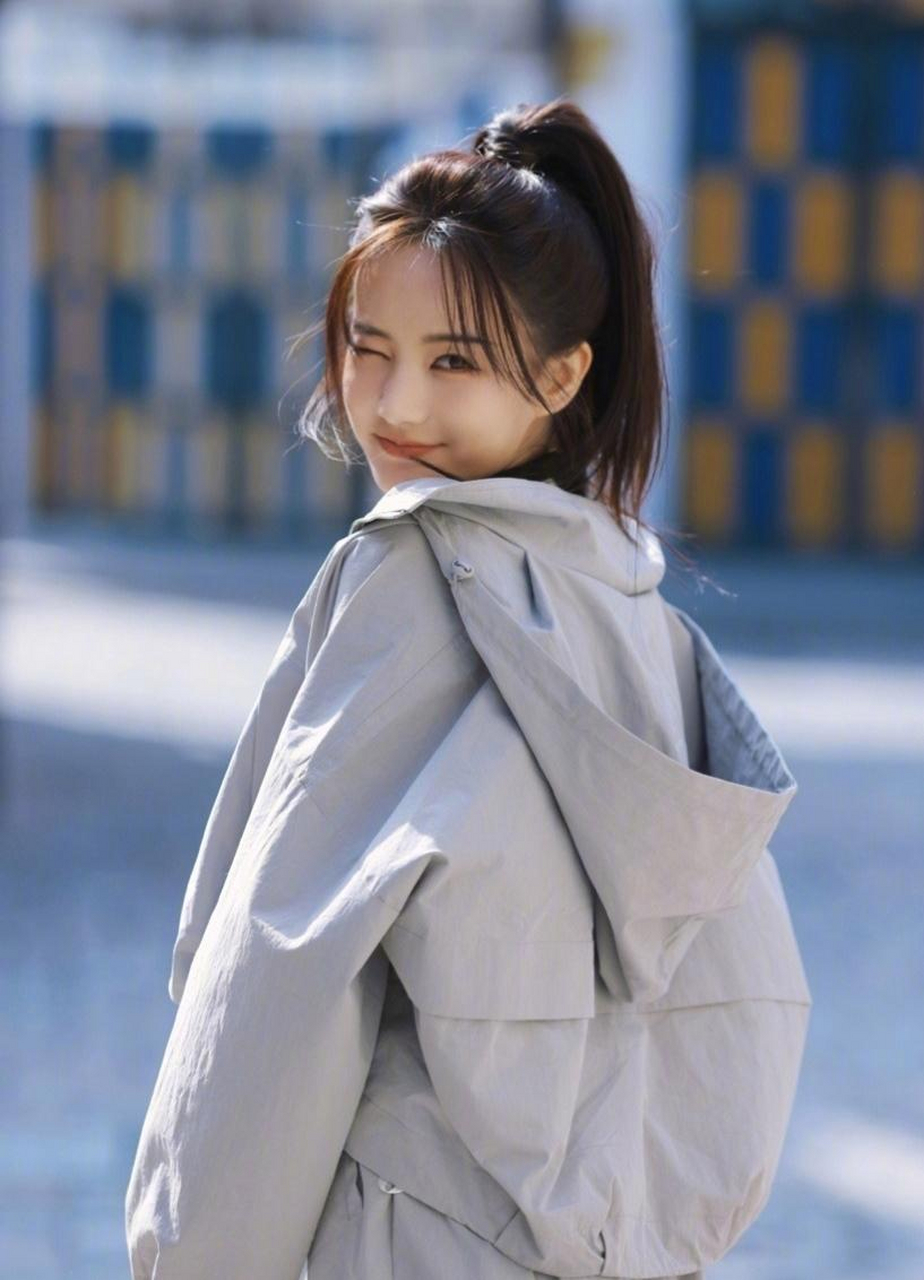 李一桐俏皮可爱好甜美,少女感!