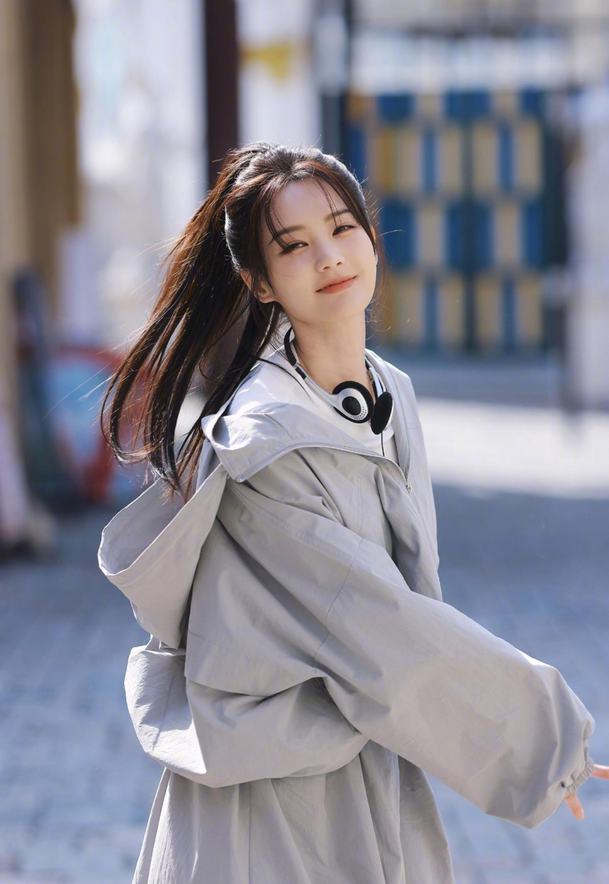 李一桐俏皮可爱好甜美,少女感!