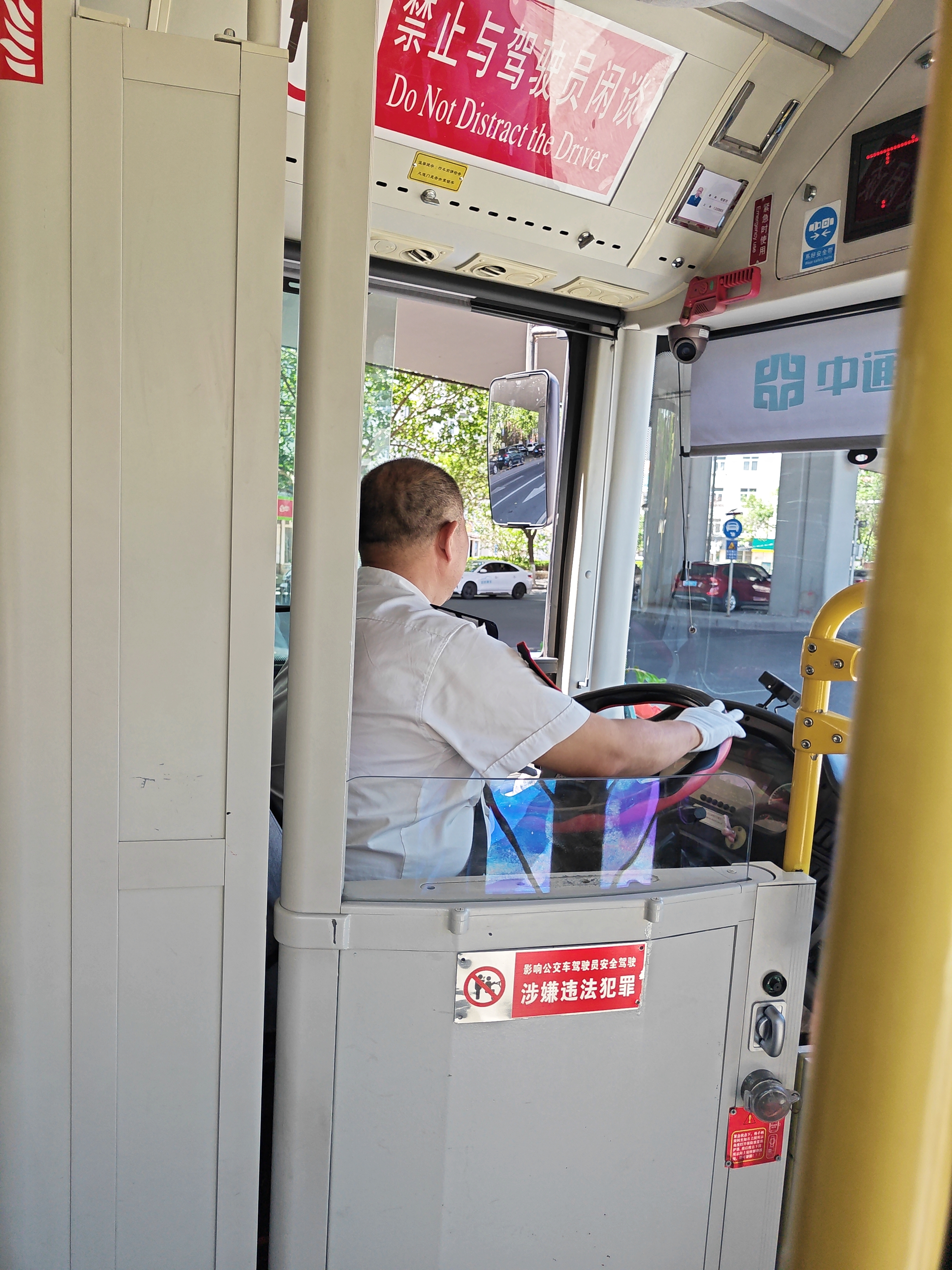 开公交车的怎么都是男的开,没有女的开的姓名松11路公交车司机青岛