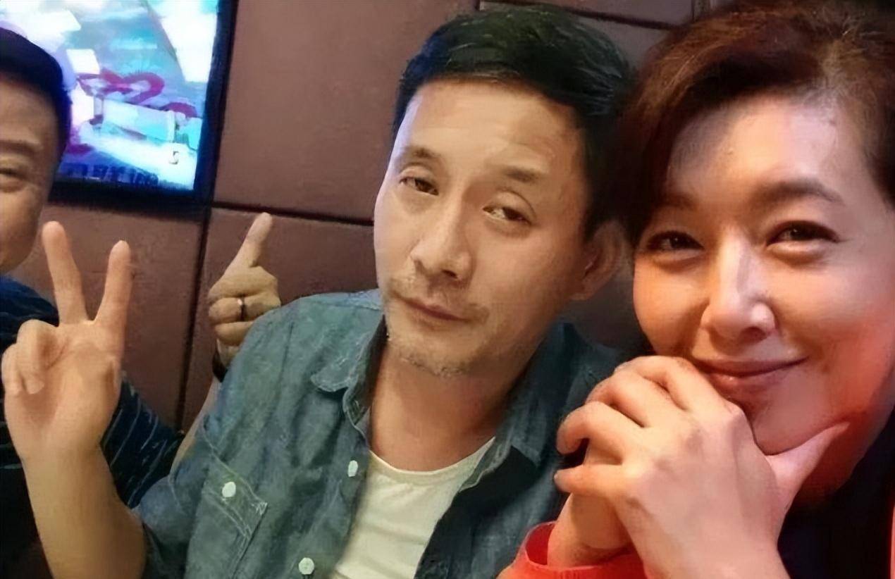 "小老头"田小洁跑龙套20年,名气不大,却用真心迎娶了美人江珊