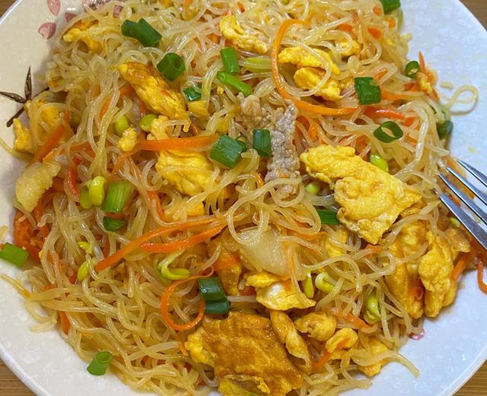 湖州美食推荐:炒米粉  湖州炒米粉是浙江省湖州市的特色小吃,以米粉为