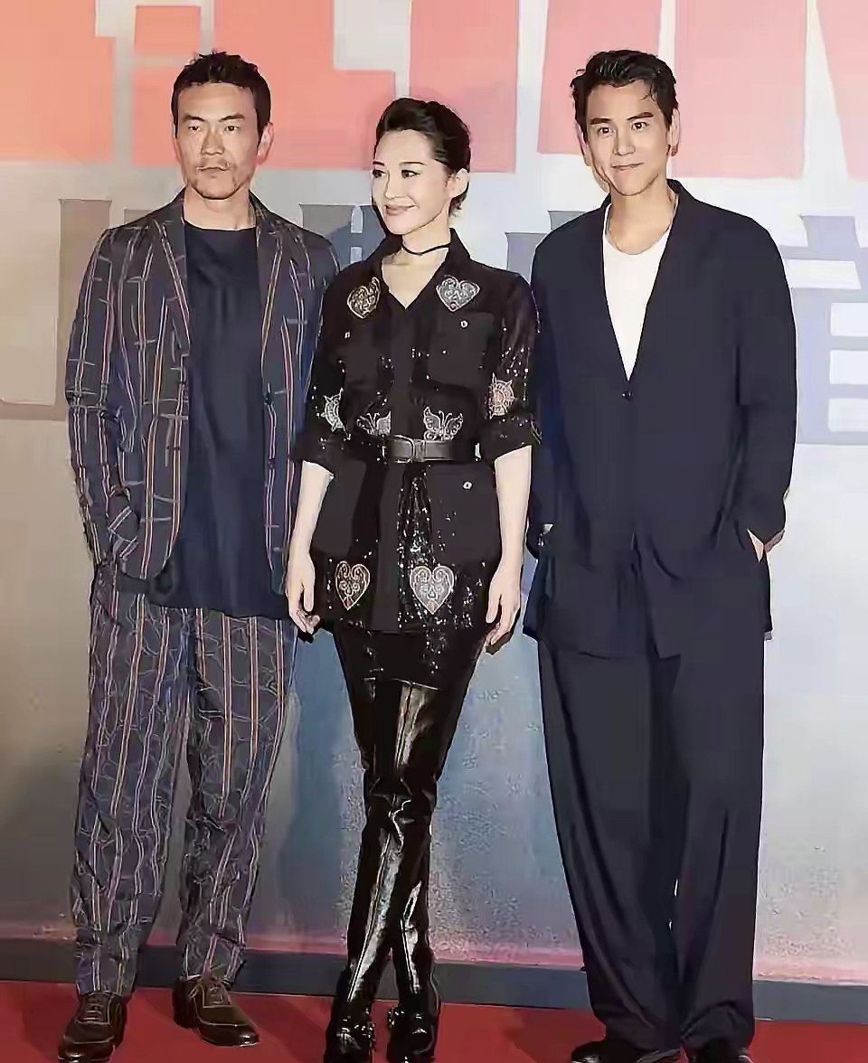 彭于晏身高182cm,是真的帅啊; 许晴身高168cm,是真的漂亮啊; 廖凡身高