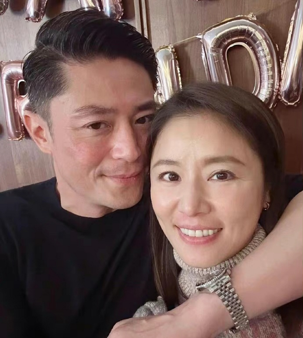 林心如庆生晒与霍建华甜蜜合照,老夫老妻也恩爱如初.