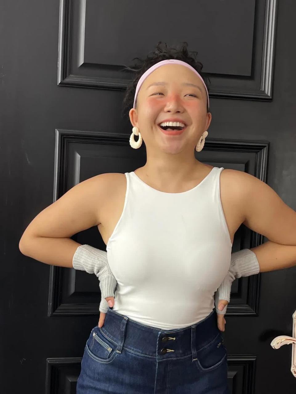 辣目洋子身材微胖