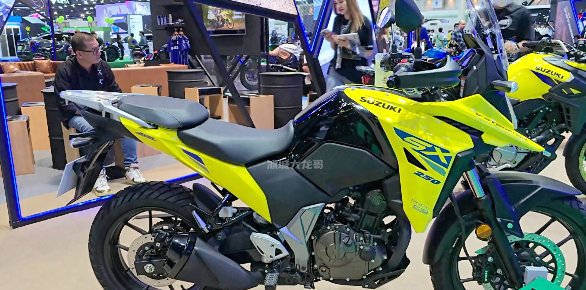 铃木 vstrom sx 250 休旅摩托车震