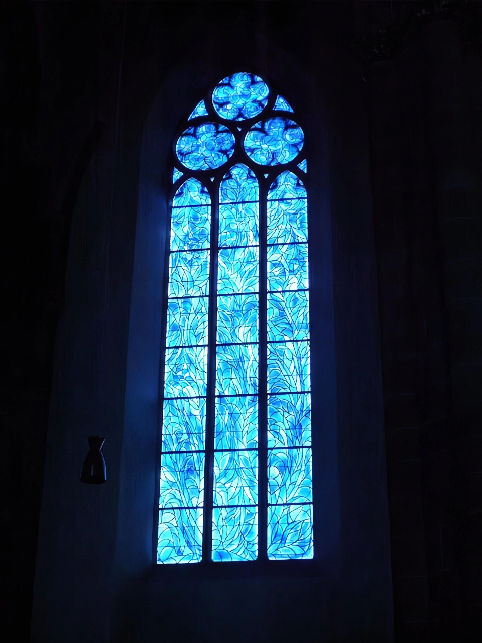 " 78marc chagall曾说:"彩绘玻璃画是我的心与世人之间一堵透明的墙