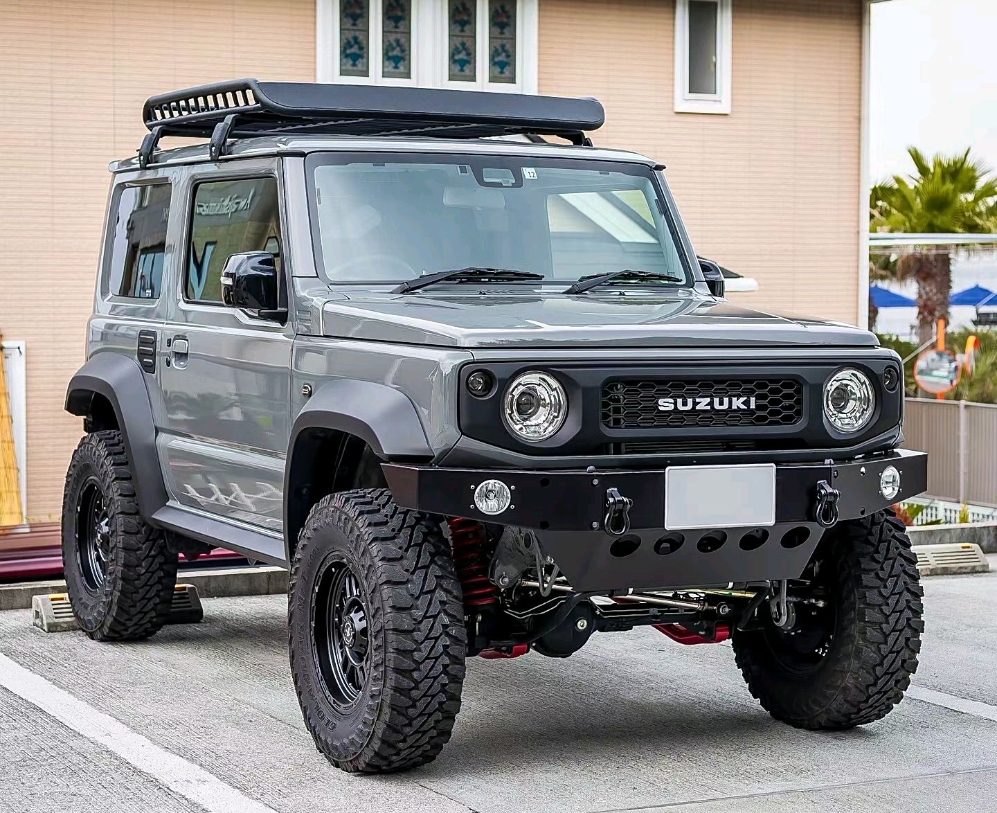 铃木吉姆尼四驱越野车:征服未知的越野利器