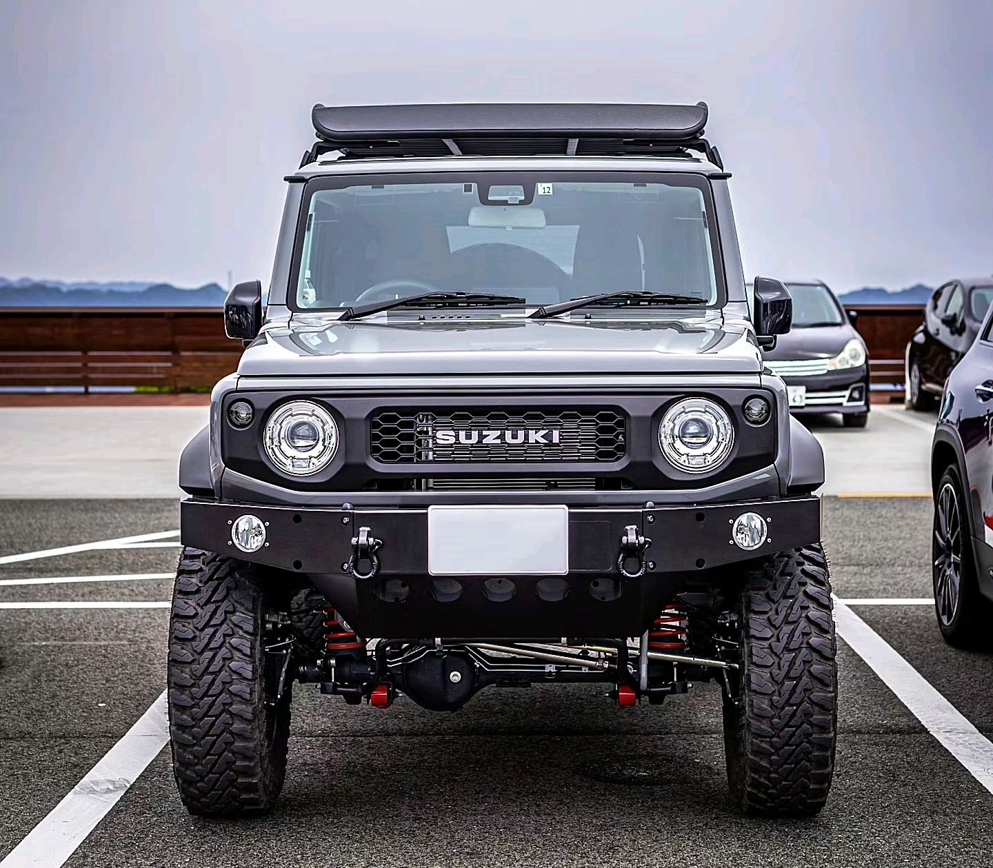 铃木吉姆尼四驱越野车:征服未知的越野利器