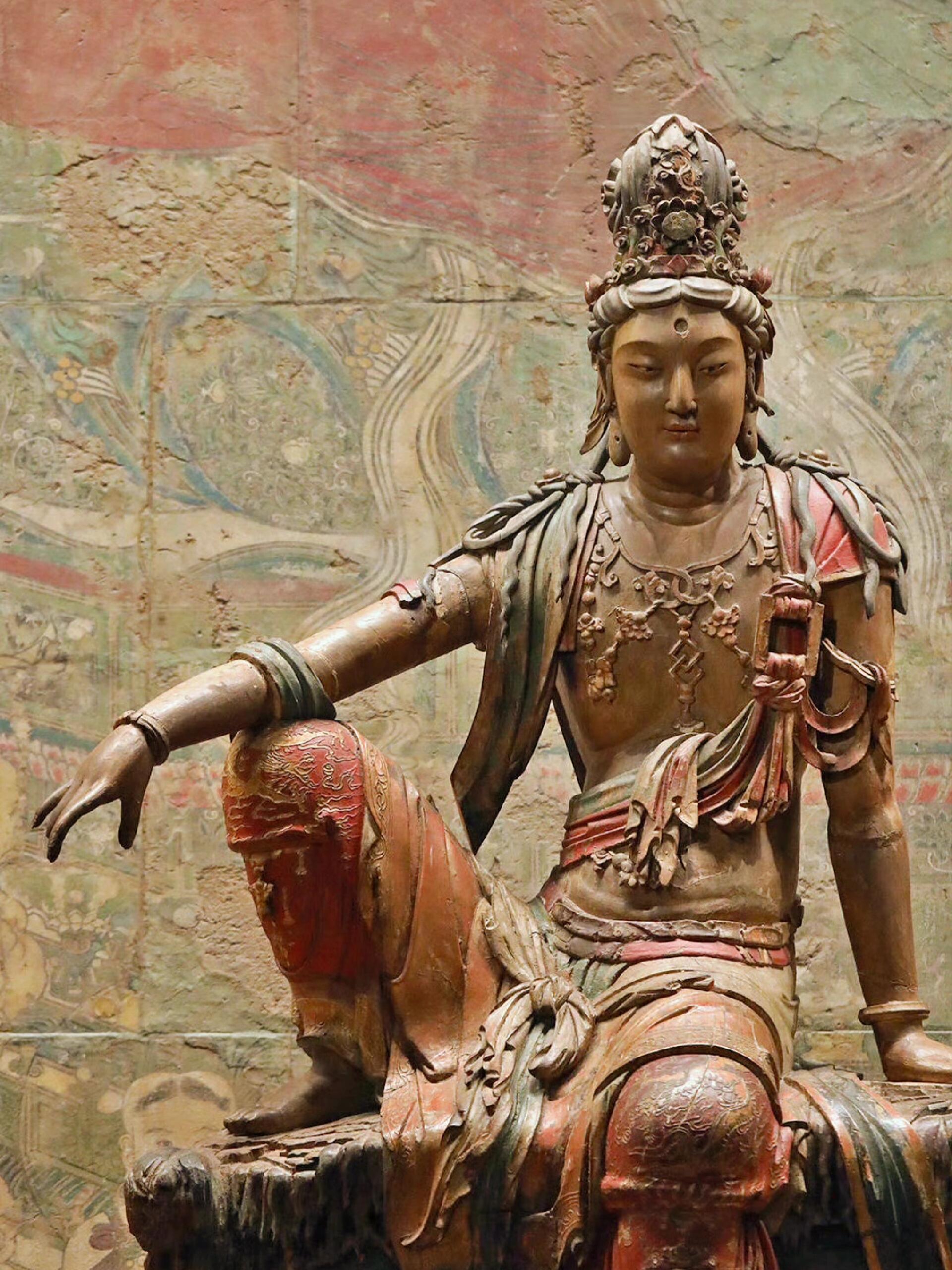 这尊辽代木雕水月观音像被称赞为"是现存的中国最壮观的雕像",是"宗教