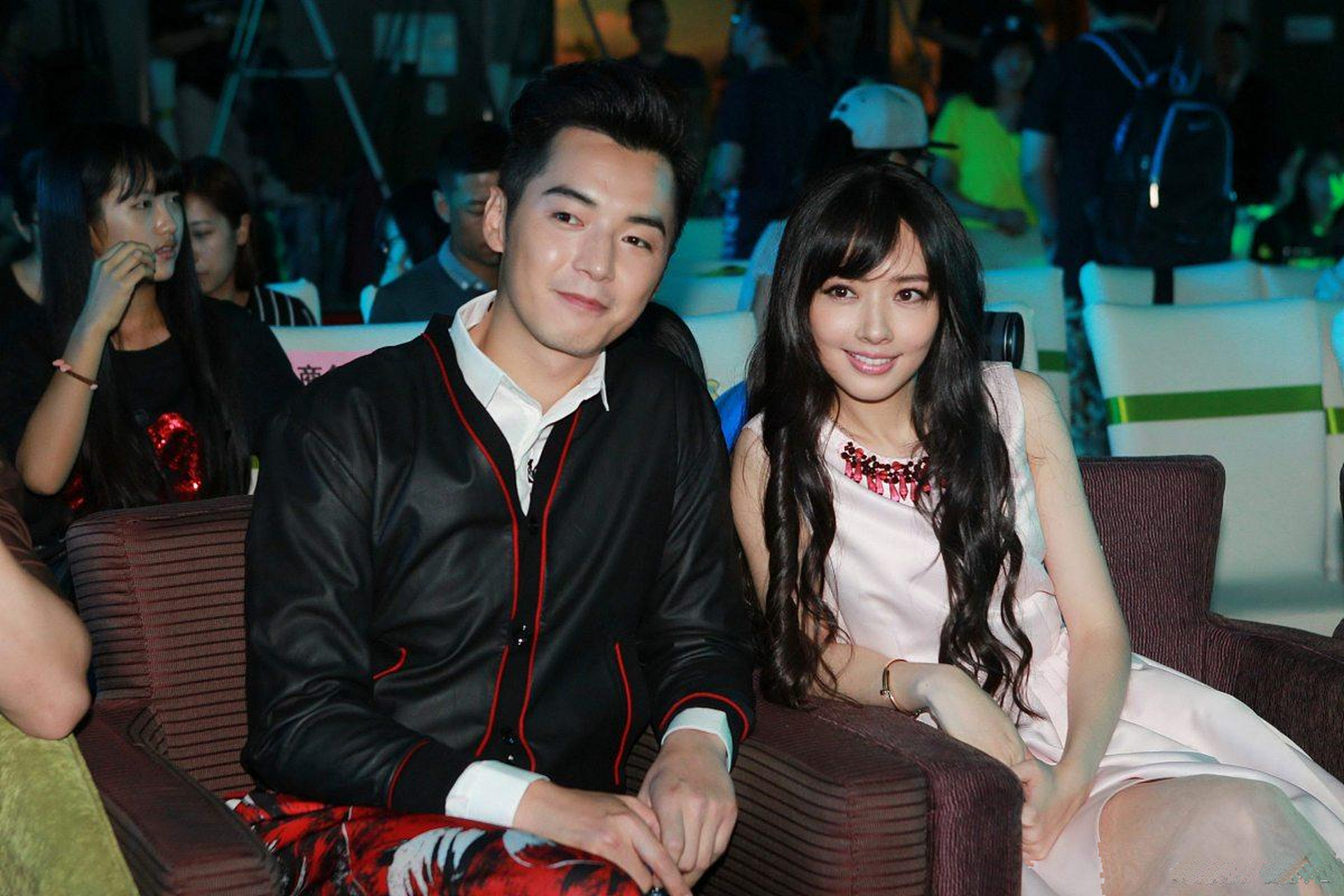 郭碧婷和金世佳同框,这应该算是,郭碧婷的颜值巅峰期了吧?