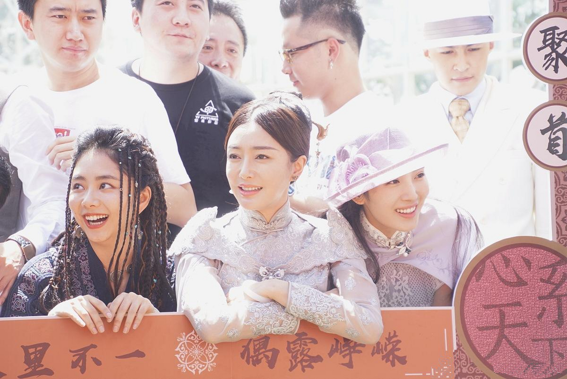 谭松韵,秦岚和王紫璇同框,美的各有特色!