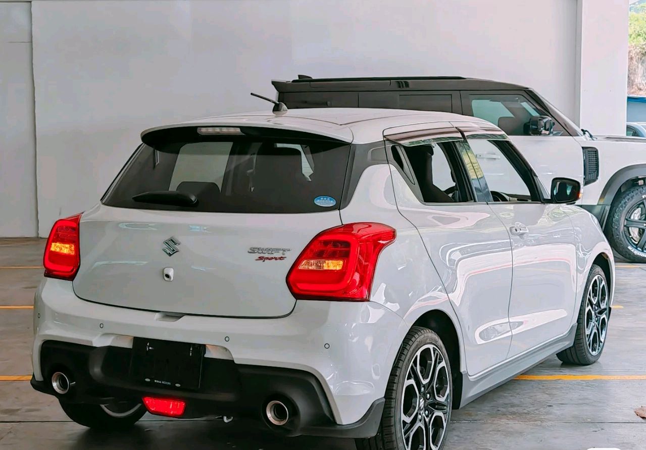 新一代铃木雨燕swift品鉴:小巧身躯,蕴藏无限魅力