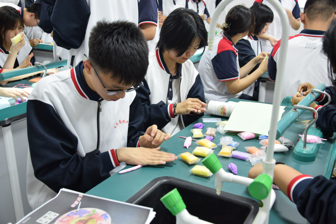 "生"生不息,格"物"致知——自立中学生物模型制作大赛