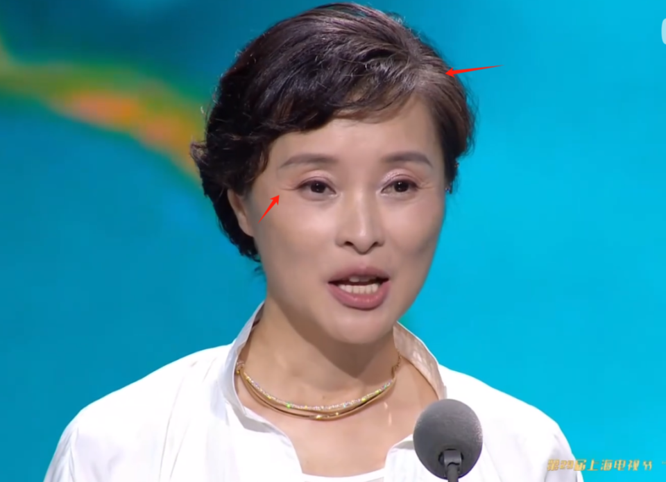 海清和吴越同框,一个自然美,一个"医美"明显,生动演绎差别