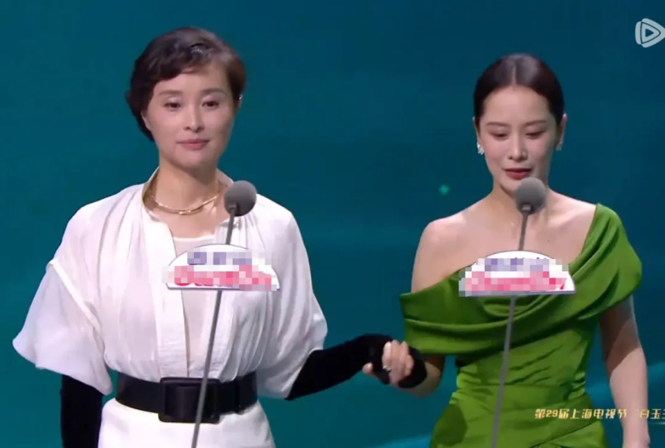 海清和吴越同框,一个自然美,一个"医美"明显,生动演绎差别