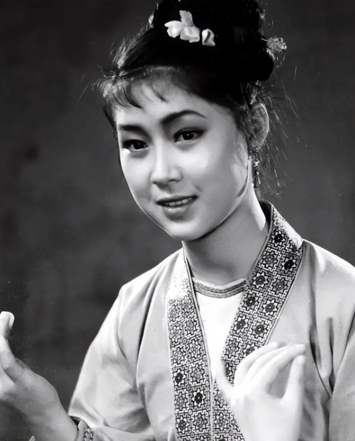 "刘三姐"黄婉秋:与儿子先后离世,遗言感动世人,丈夫依旧悲伤