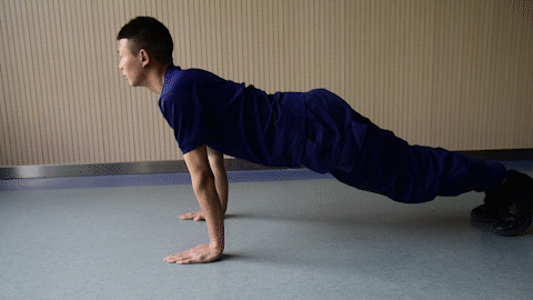 真相揭秘:一天做一百个俯卧撑就能练出胸肌了吗?