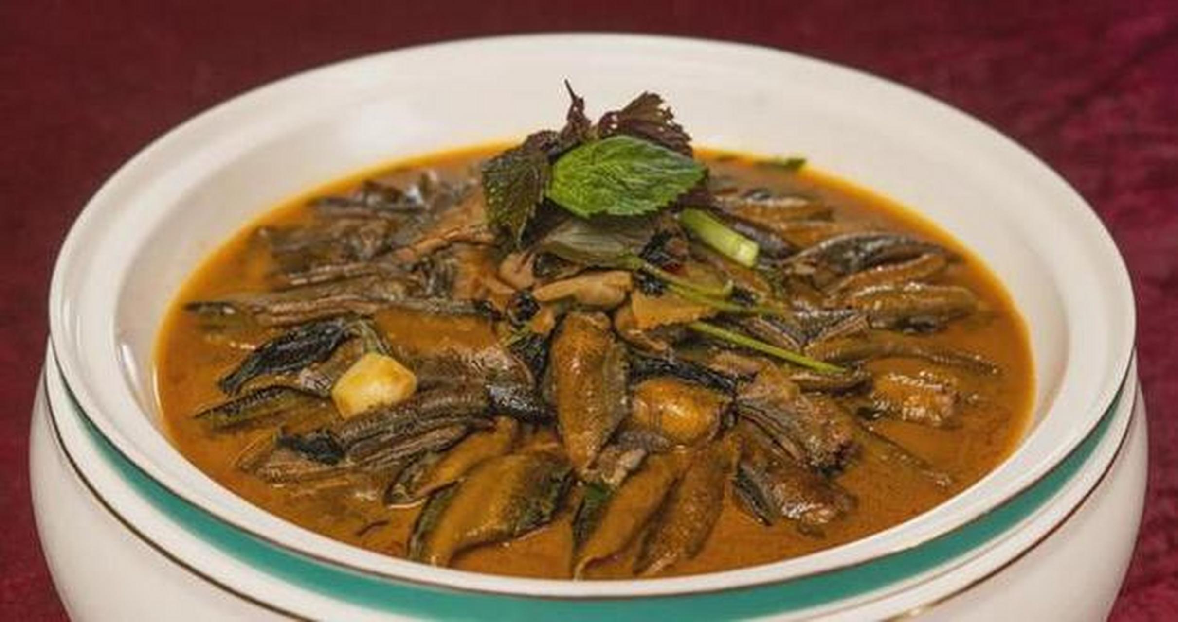 恩施美食推荐:宣恩烤活鱼  宣恩烤活鱼是恩施州的传统特色美食之一,以